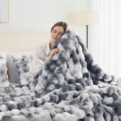 100% Weighted Faux Rabbit Fur Throw Blanket, Ultra Soft Fluffy Thick Plush Fuzzy Blanket, Cozy Warm Luxury Bubble Furry Blanket for Sofa Couch Bed Chair, Decorative Shaggy Fleece Blanket for Home Bedroom Decor, All Season Use.