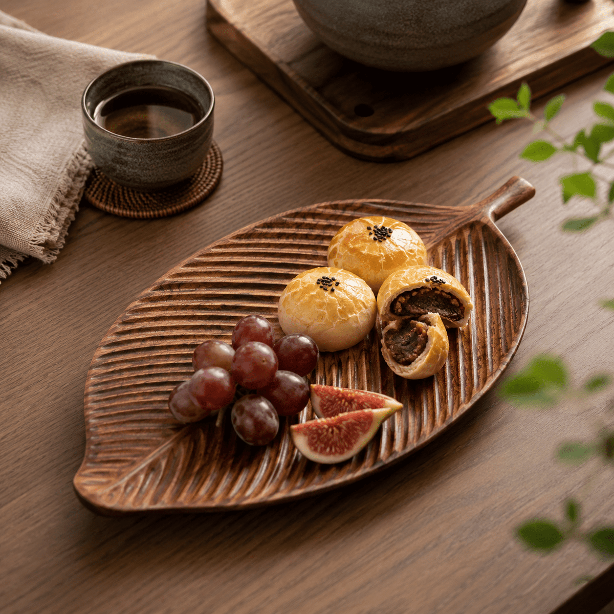 Folia - Sculpted Wooden Leaf Serving Tray - Urban Alcove